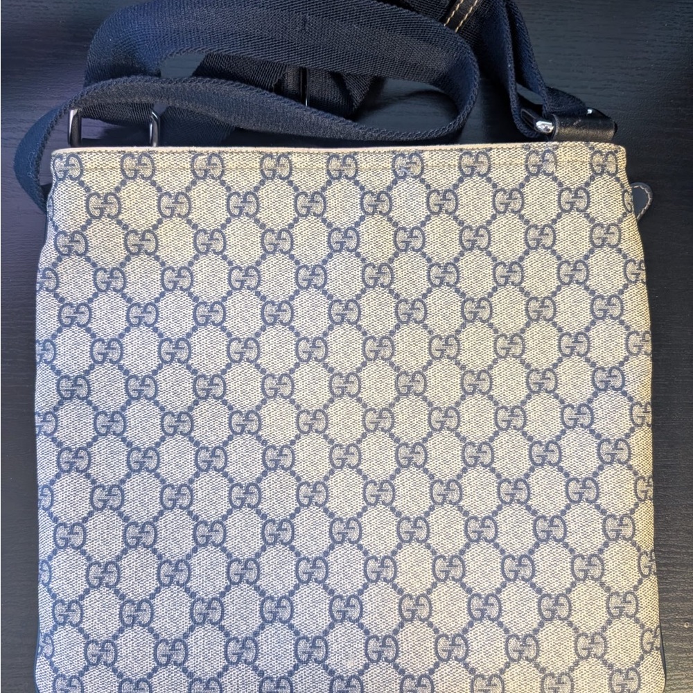 Gucci GG Supreme Crossbody Bag - Picture 2 of 7